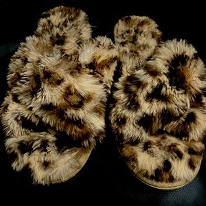 Women Soft  cheetah print slippers 11